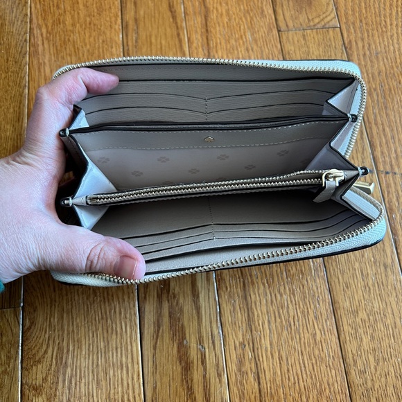 Kate Spade Wallet - Picture 2 of 9